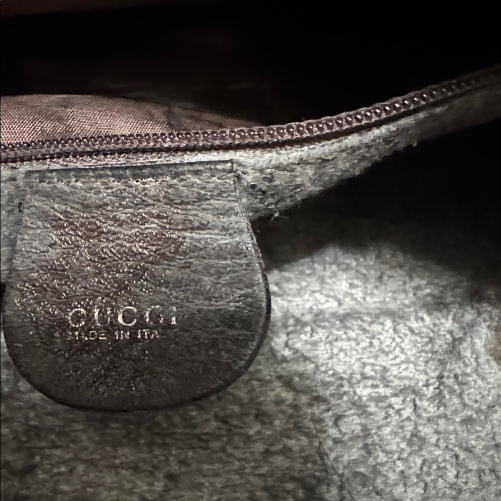 Rare GUCCI. Leather shoulder bag with card - Picture 14 of 15